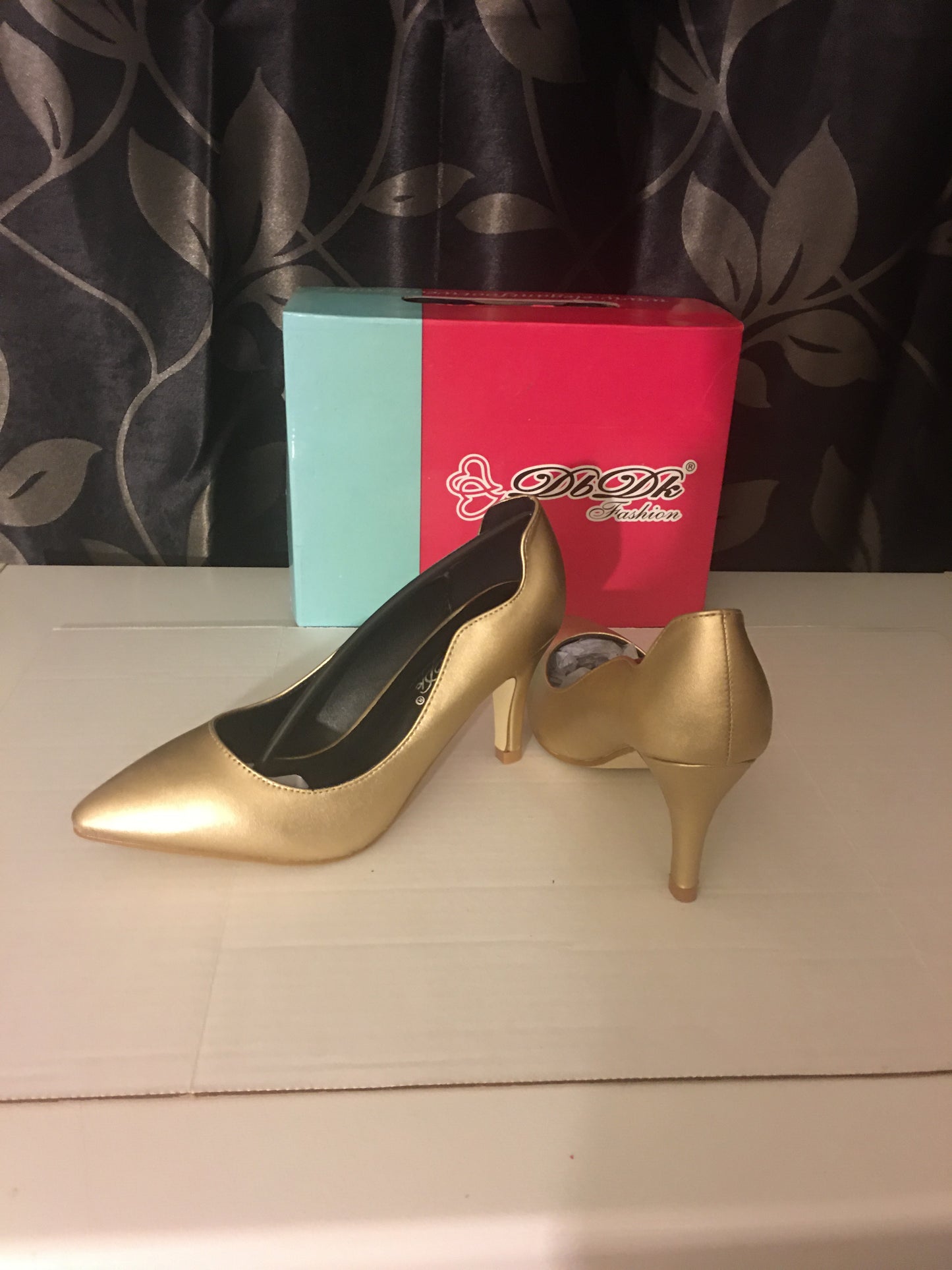 Tacones dorados DbDk