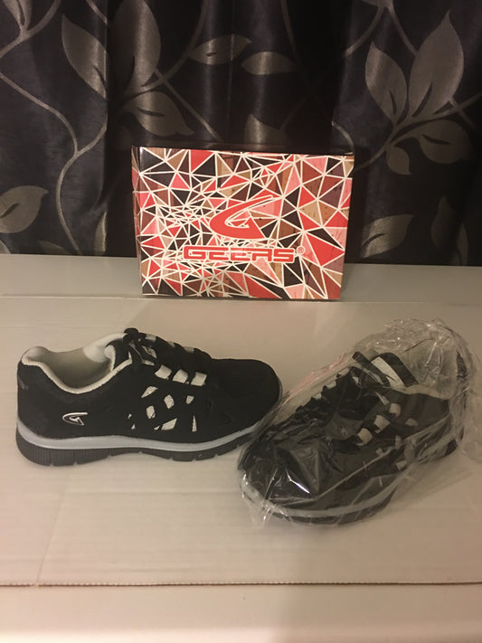 Boys Geers Black and Gray Tennis Shoes
