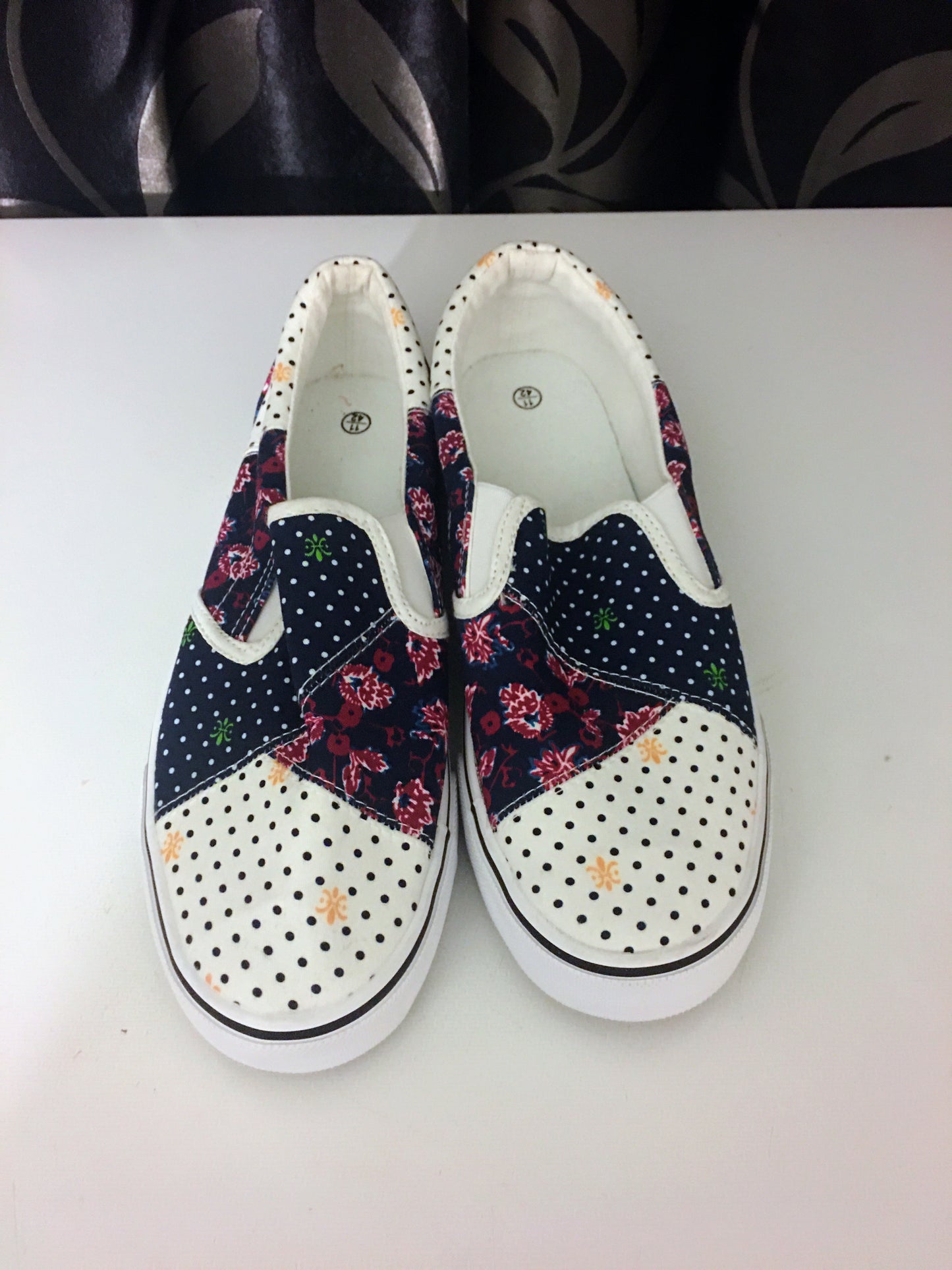Adokoo Floral Print Slip-Ons