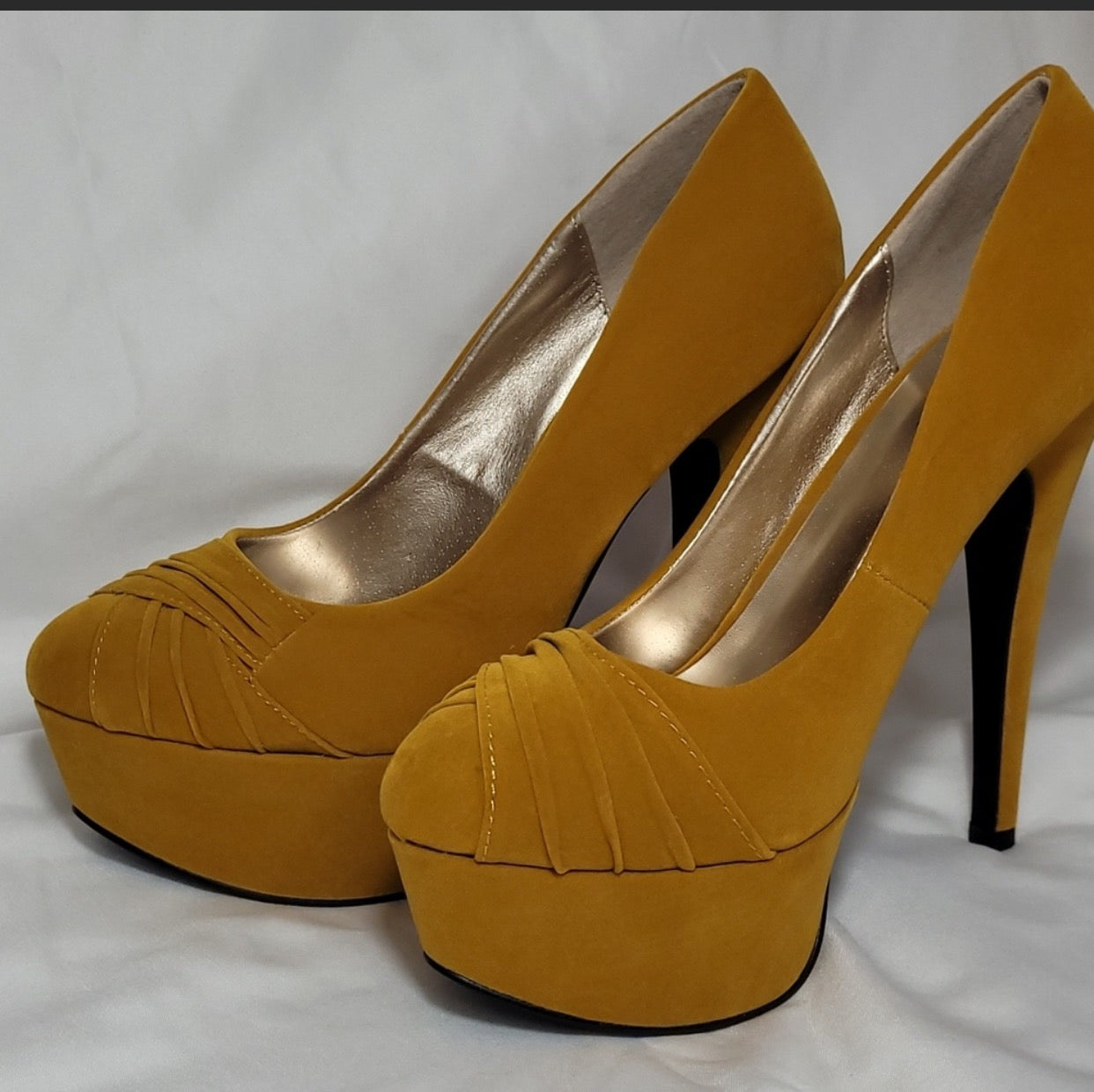 Qupid Crinkle Peep Toe Mustard Color Heels