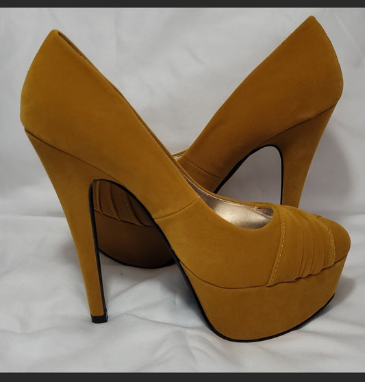 Qupid Crinkle Peep Toe Mustard Color Heels